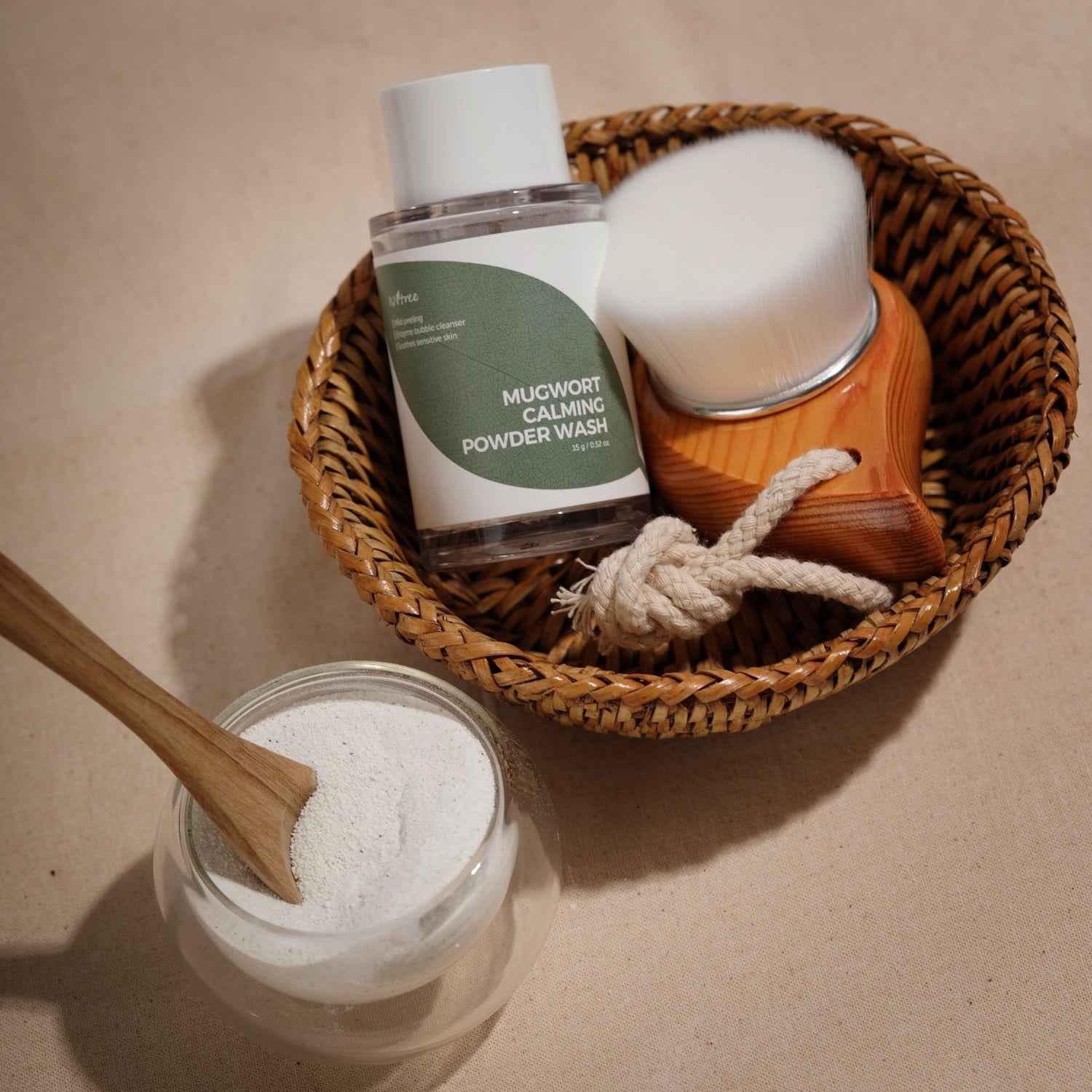 Isntree Mugwort Calming Powder Wash 15g